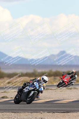 media/Nov-16-2025-Race Pace (Sun) [[8c5fa54630]]/Non Verified Riders (1st 20 Minutes)/5-Turn 15 (110pm)/